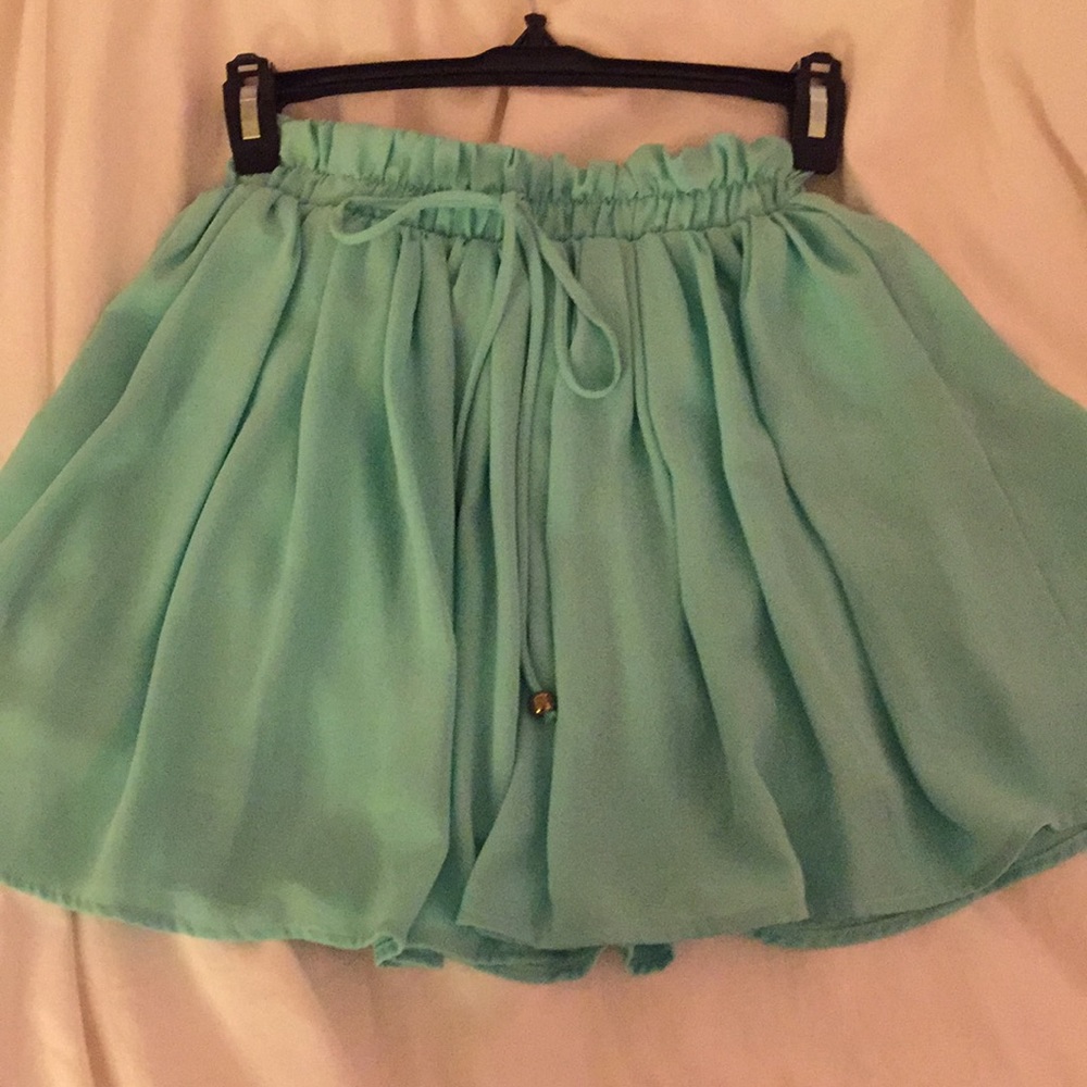 Green GUESS chiffon skirt